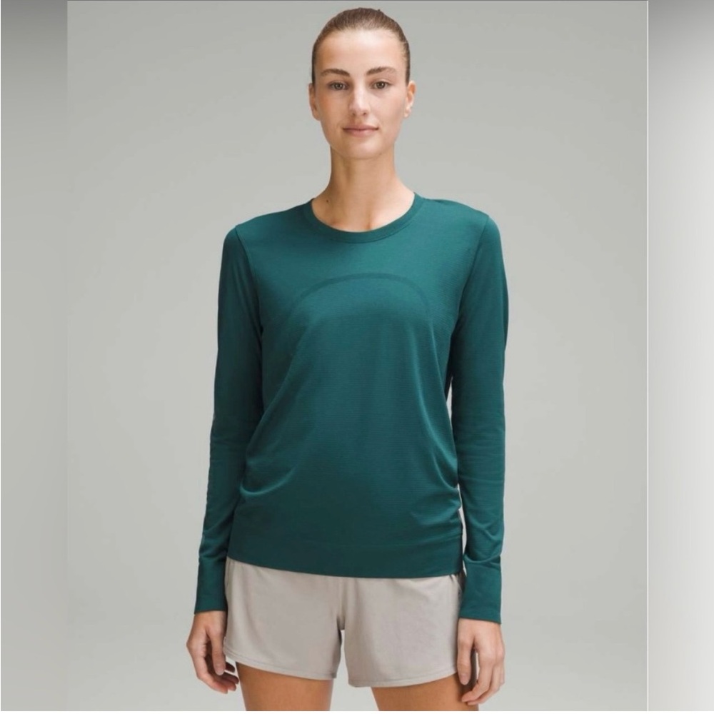 NWT lululemon relaxed fit workout top
